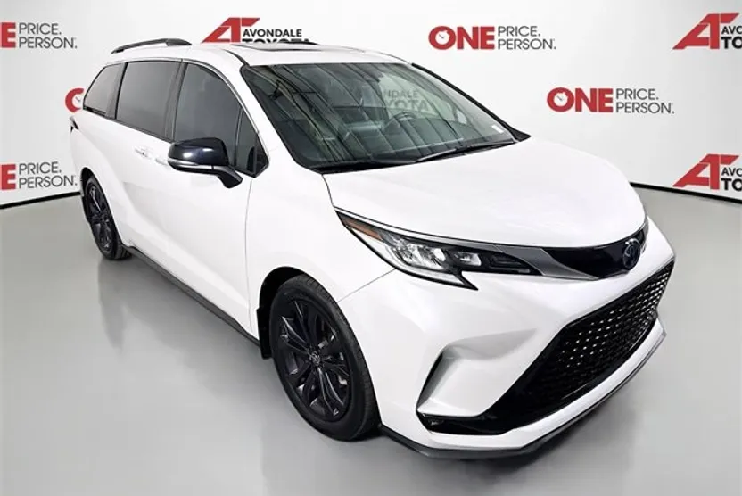 2023 Toyota Sienna XSE XLE photo 1