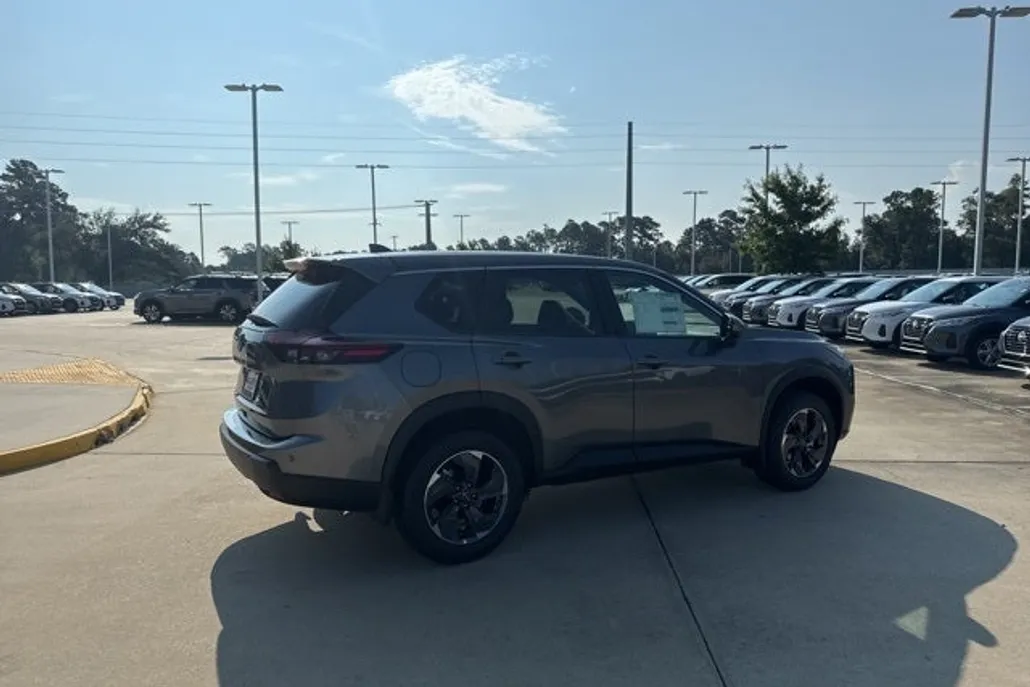 2026 Nissan Rogue SV photo 1