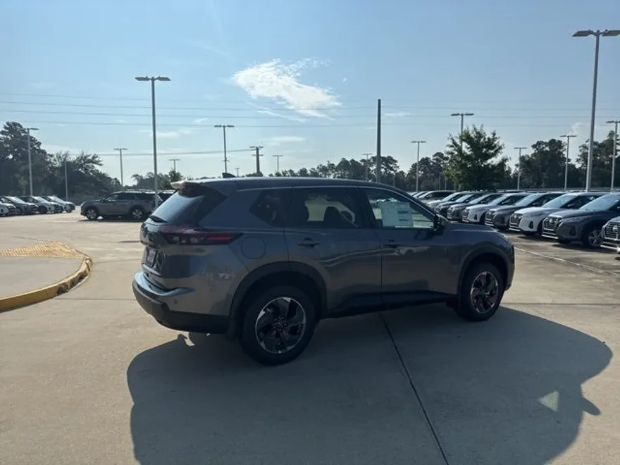 2026 Nissan Rogue SV photo 1