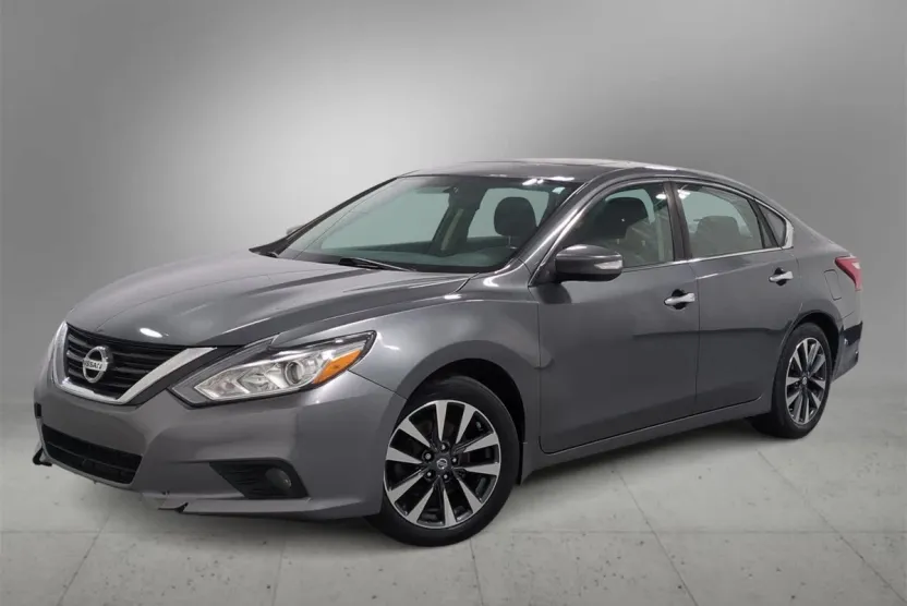 2017 Nissan Altima 2.5 SV photo 1