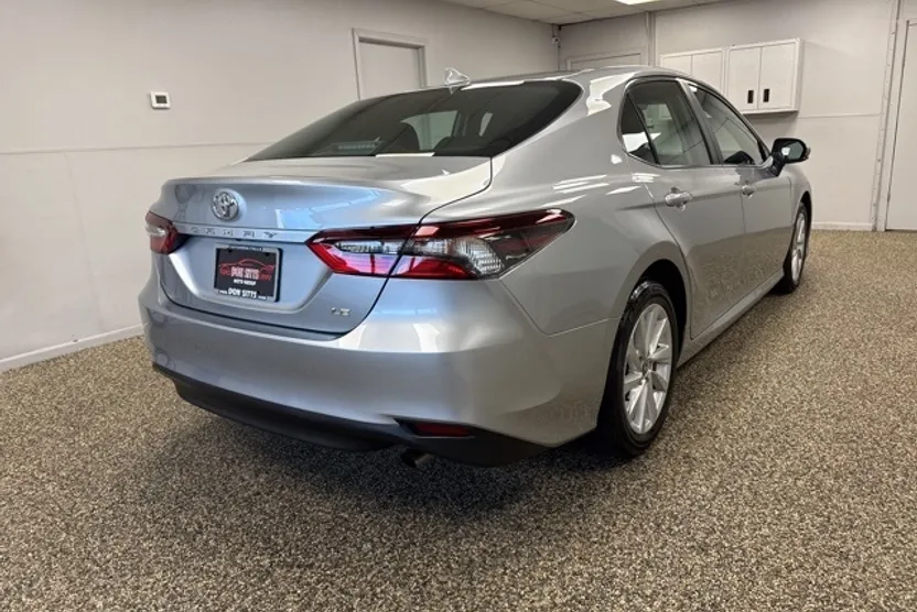 2023 Toyota Camry LE photo 1