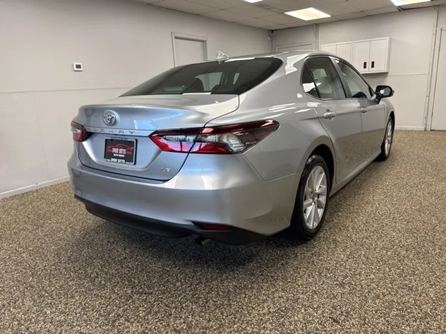 2023 Toyota Camry LE photo 1