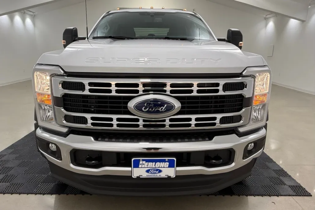 2025 Ford F-450 photo 1