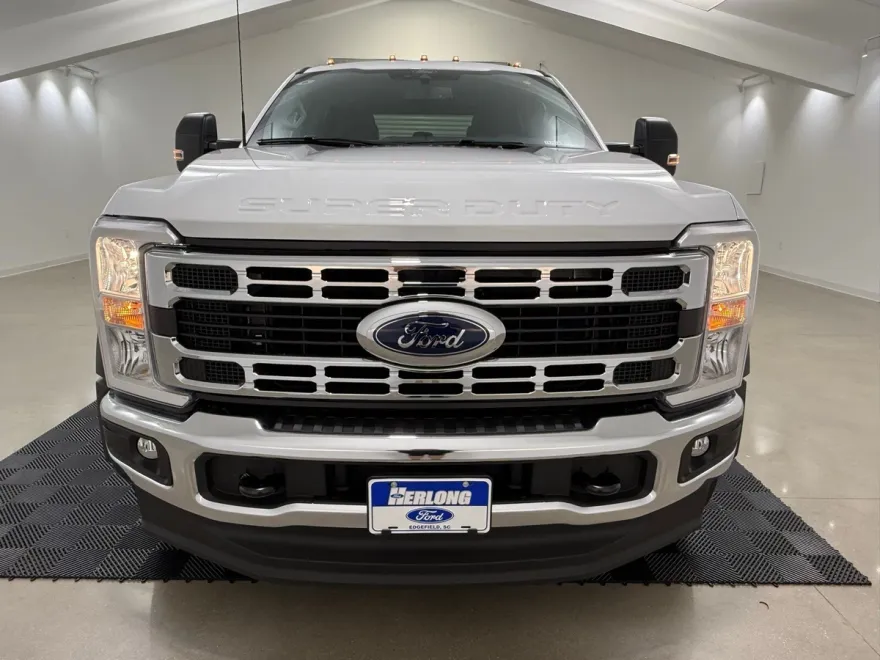 2025 Ford F-450 photo 1