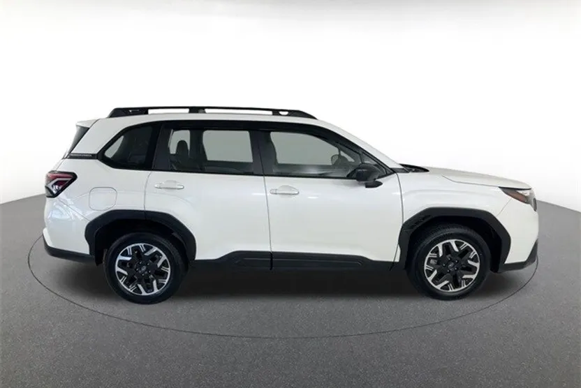 2025 Subaru Forester Base photo 1