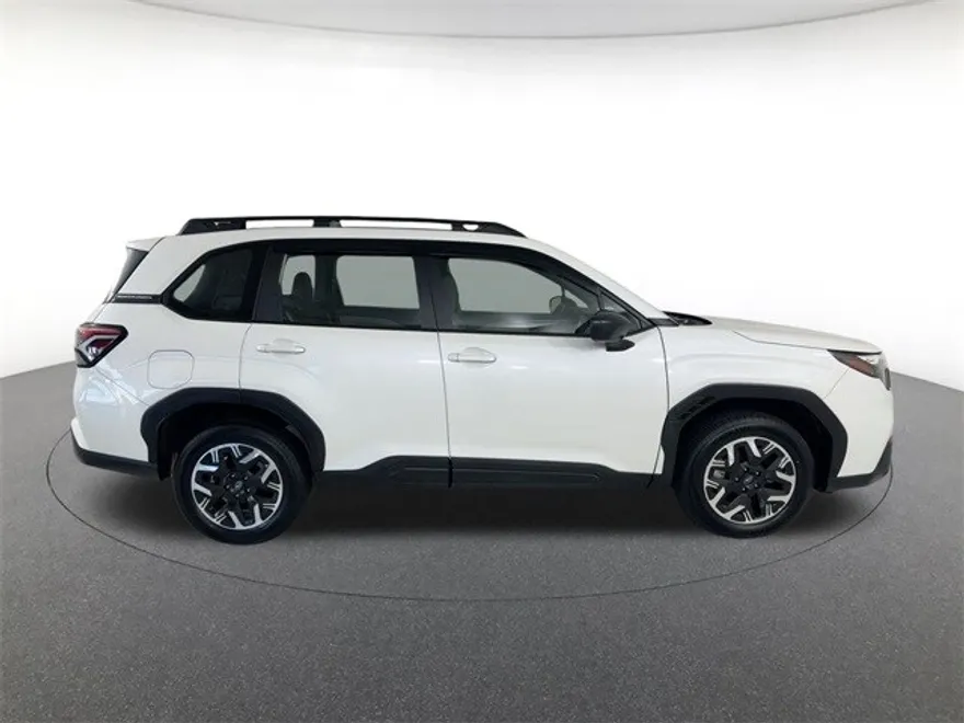 2025 Subaru Forester Base photo 1