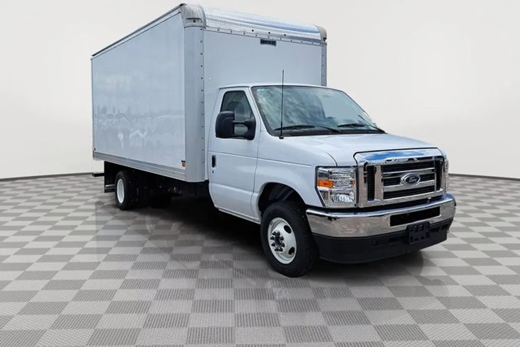2025 Ford E-450 photo 1