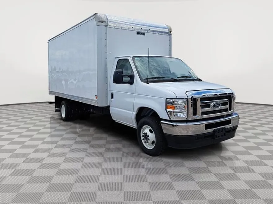 2025 Ford E-450 photo 1