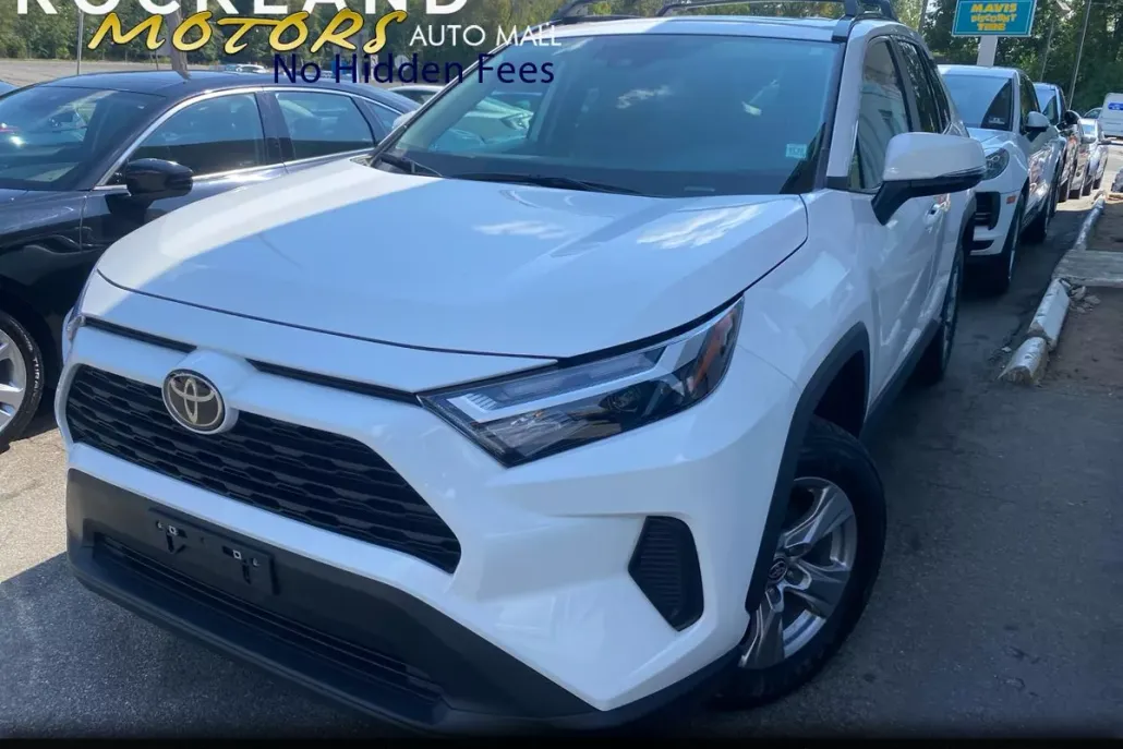 2024 Toyota RAV4 XLE photo 1