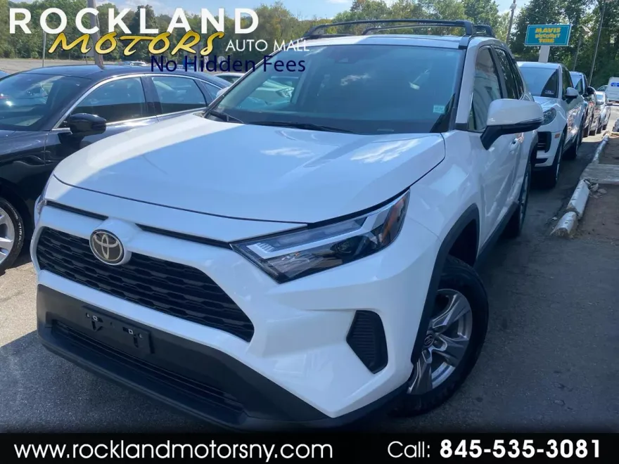 2024 Toyota RAV4 XLE photo 1