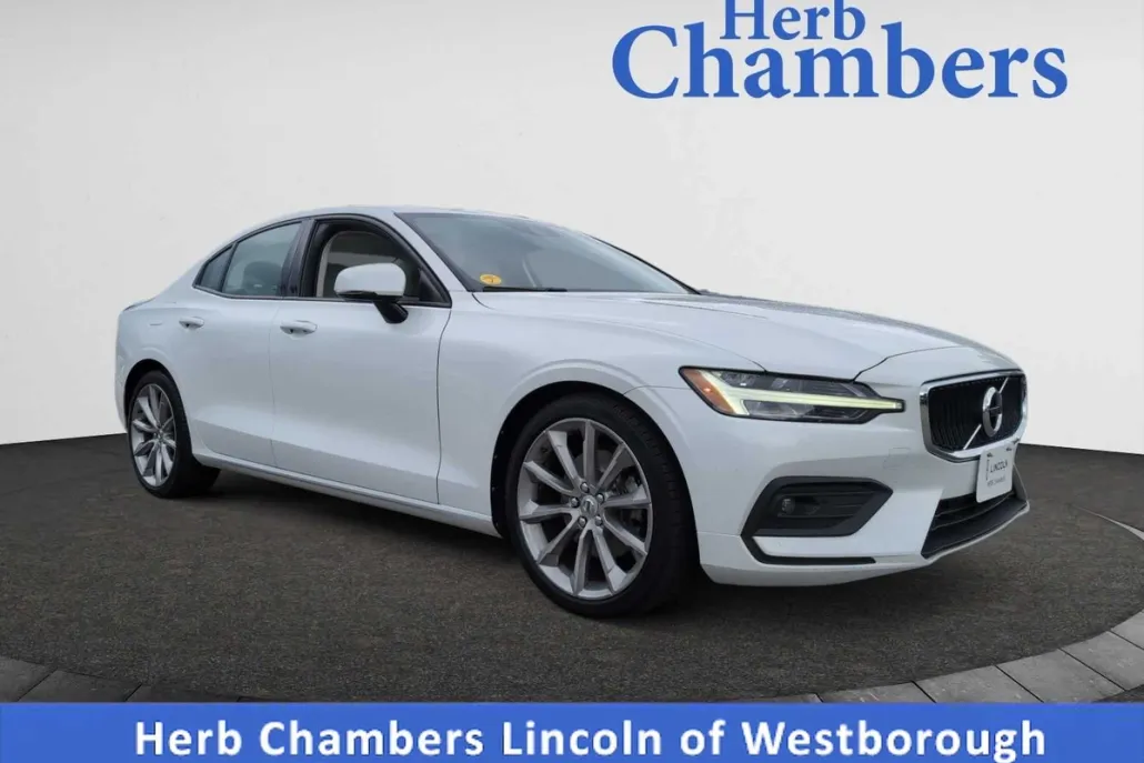 2021 Volvo S60 T5 Momentum photo 1