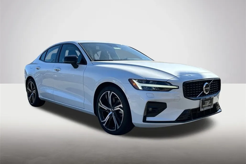 2024 Volvo S60 B5 Plus photo 1