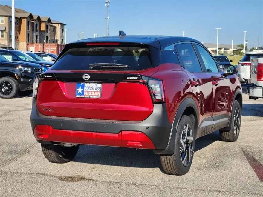2025 Nissan Kicks SV photo 1