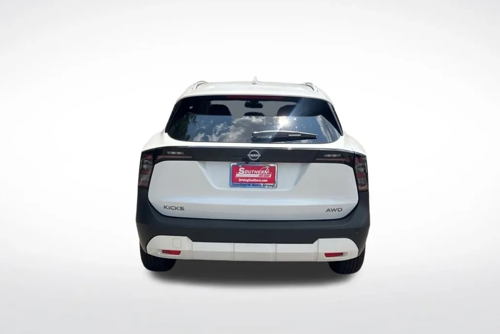 2025 Nissan Kicks SV photo 1