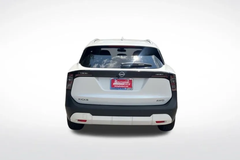 2025 Nissan Kicks SV photo 1