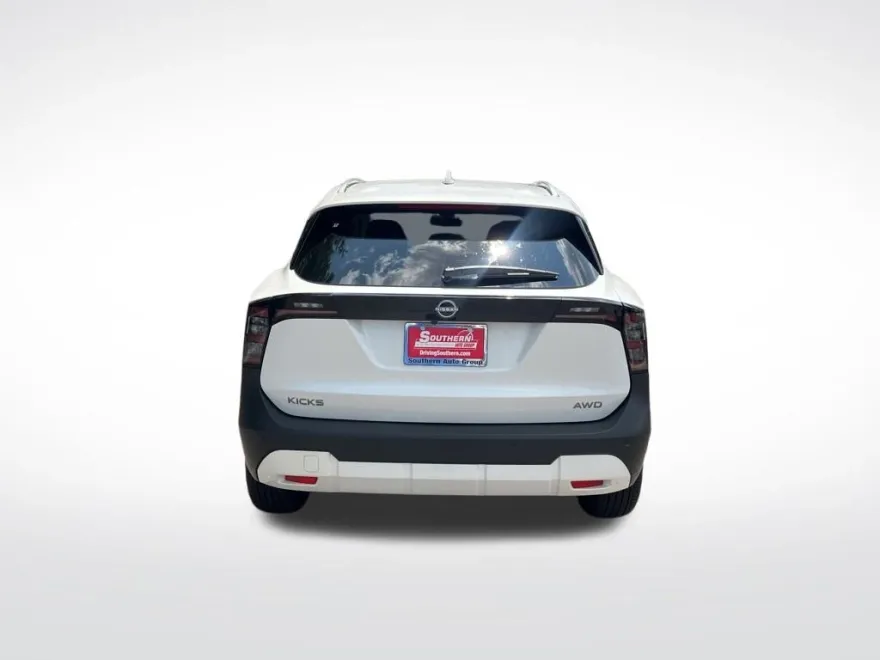 2025 Nissan Kicks SV photo 1