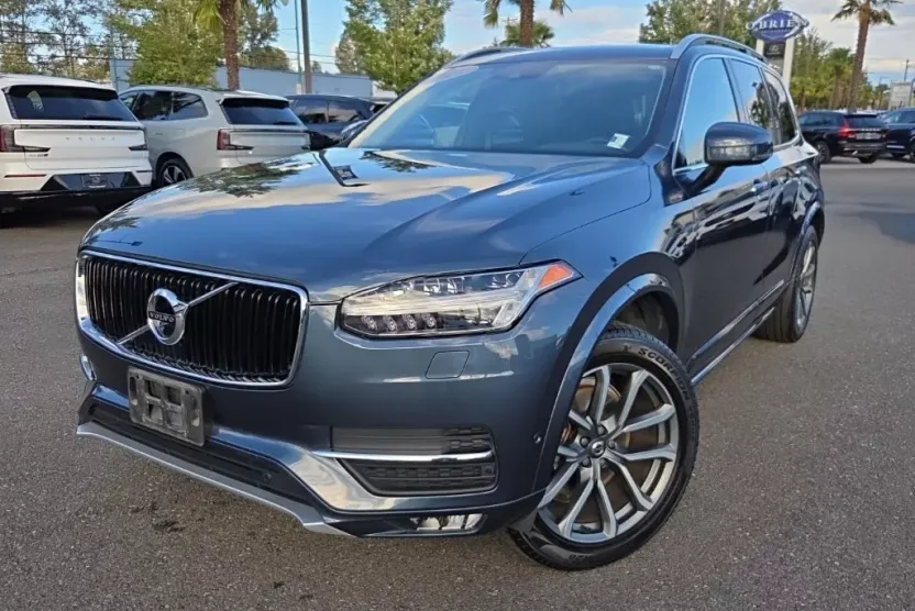 2018 Volvo XC90 T5 Momentum photo 1