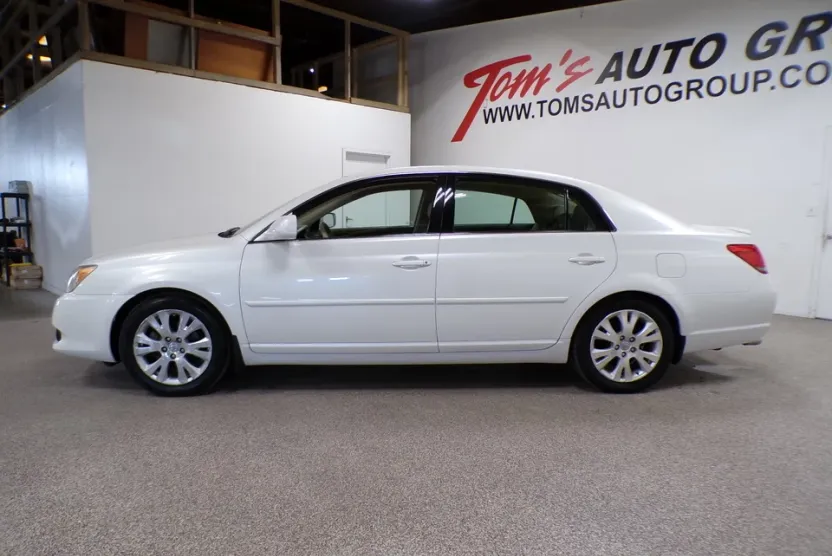 2008 Toyota Avalon XLS photo 1