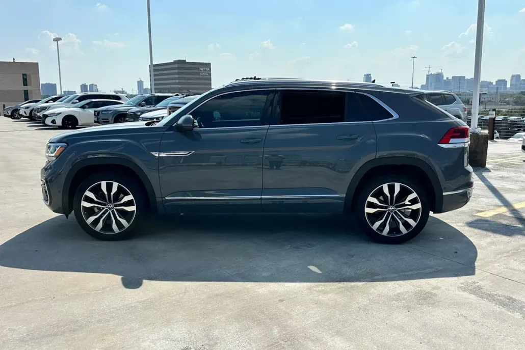 2023 Volkswagen Atlas Cross Sport V6 SEL Premium R-Line photo 1