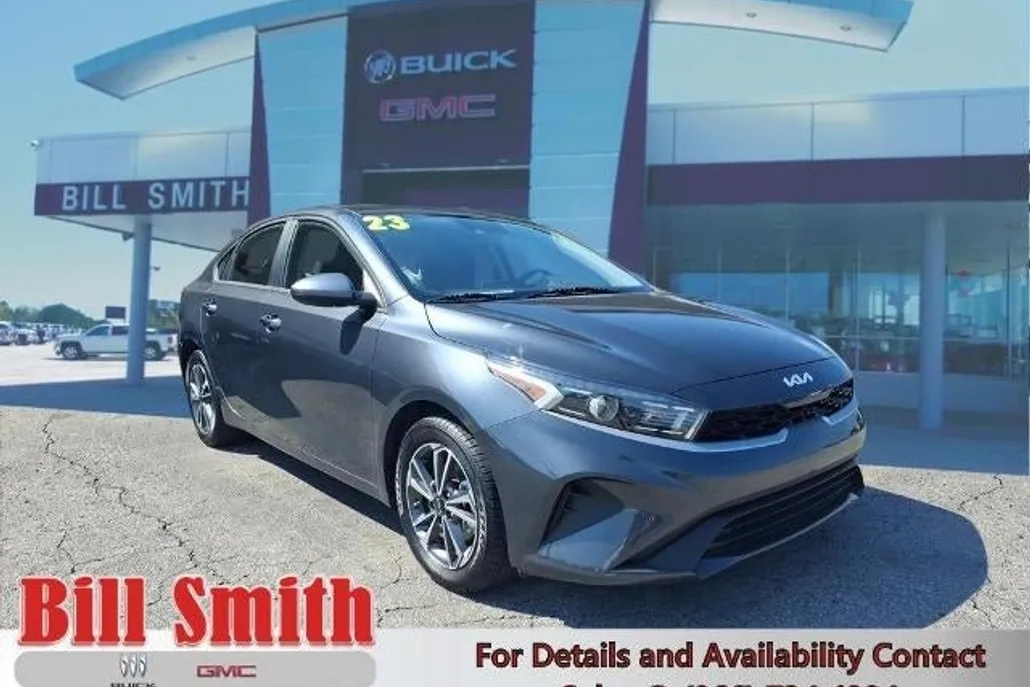 2023 Kia Forte LXS photo 1