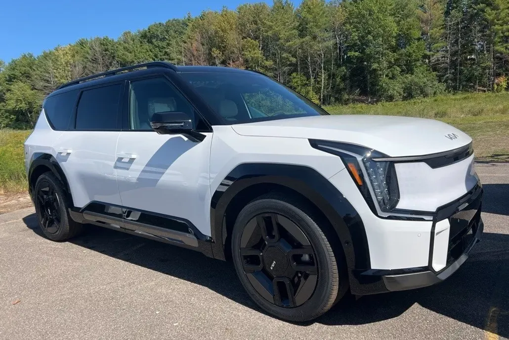 2026 Kia EV9 GT-Line photo 1