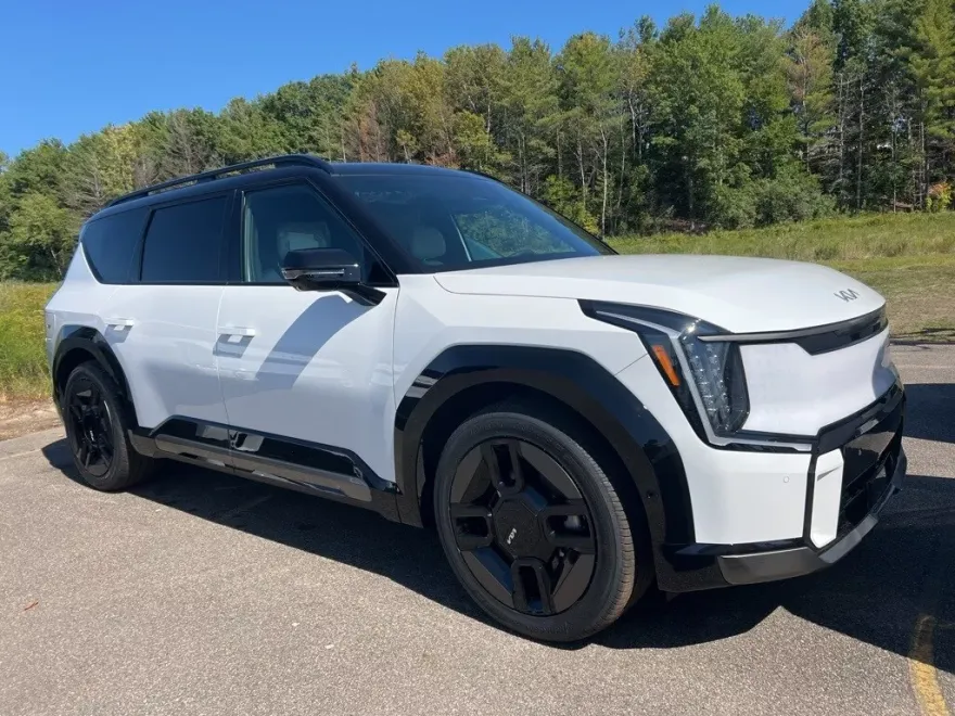 2026 Kia EV9 GT-Line photo 1