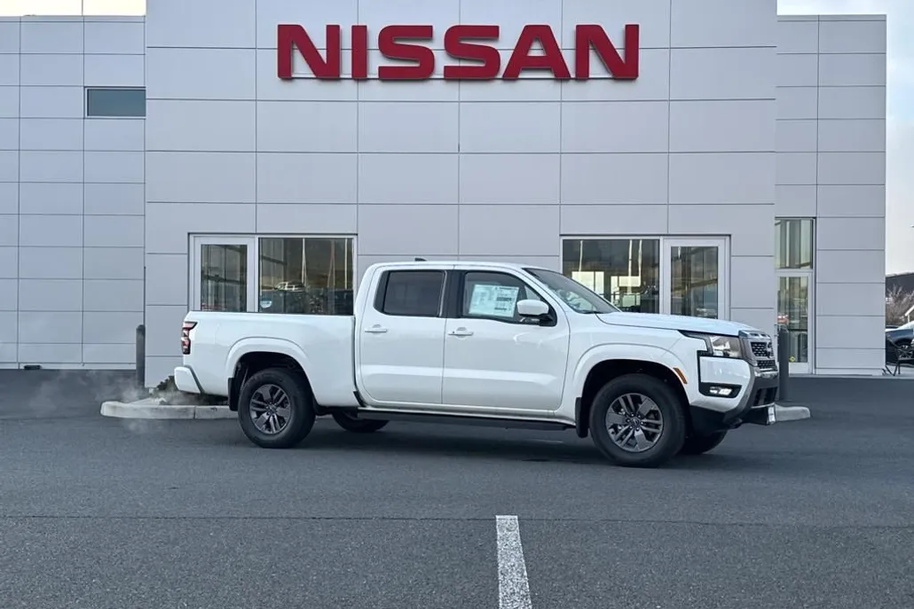 2025 Nissan Frontier SV photo 1