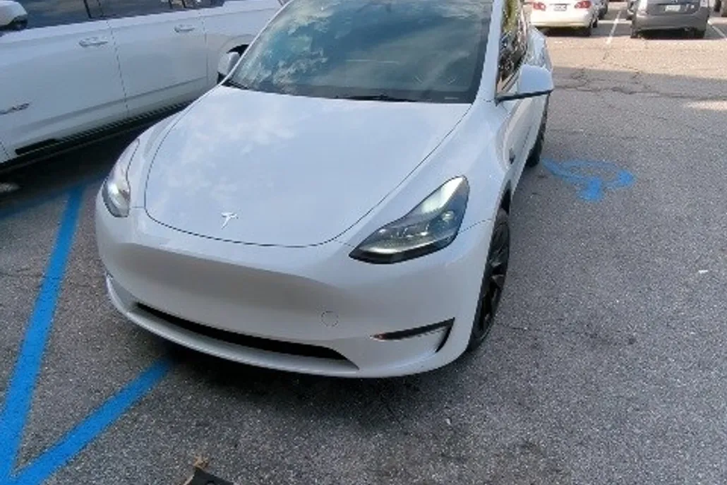 2023 Tesla Model Y Long Range photo 1