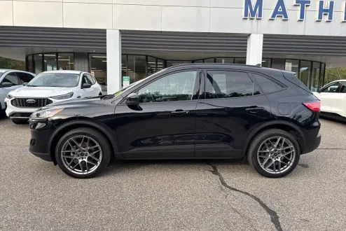 2020 Ford Escape SE Sport Hybrid photo 3