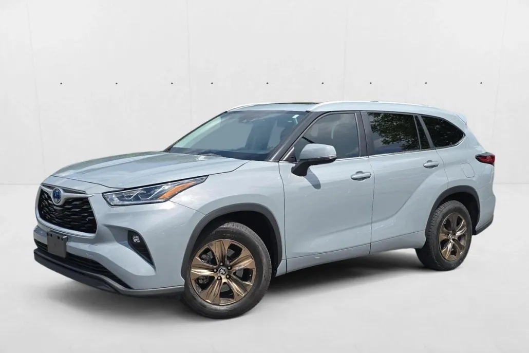 2023 Toyota Highlander Hybrid XLE Bronze Edition photo 1