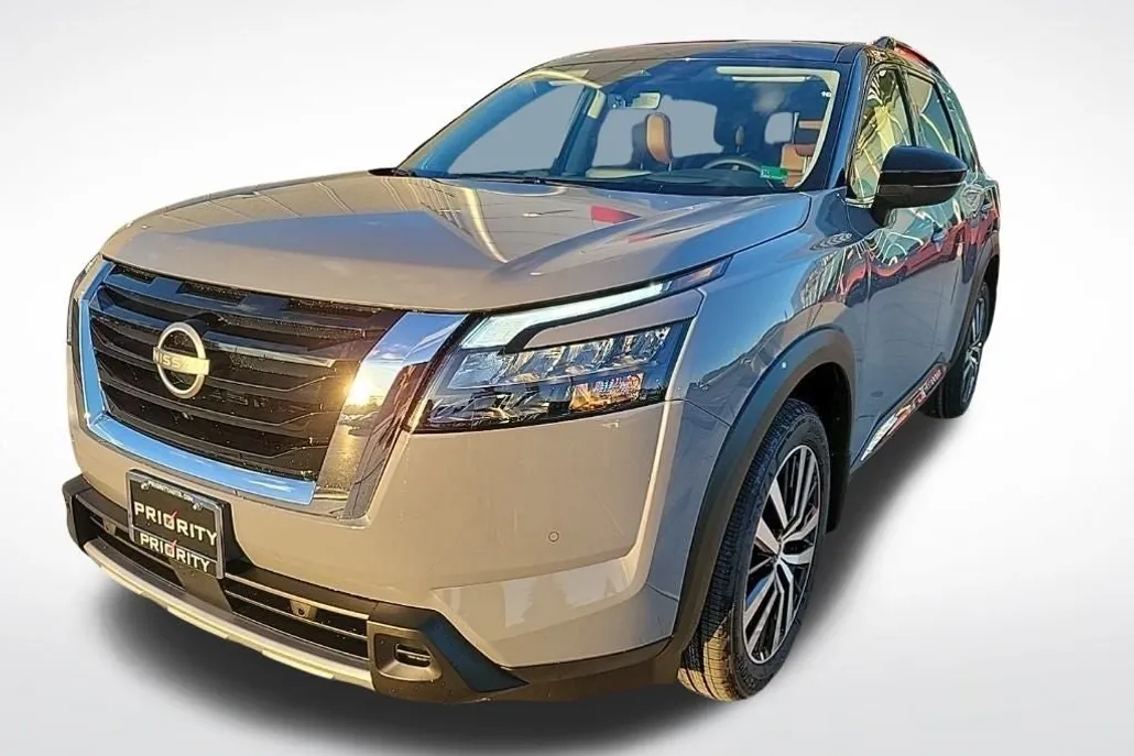2025 Nissan Pathfinder Platinum photo 1