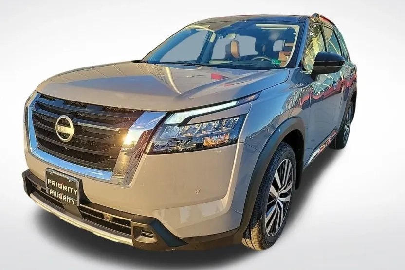 2025 Nissan Pathfinder Platinum photo 1