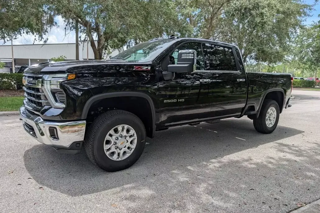 2025 Chevrolet Silverado 2500HD LTZ photo 1