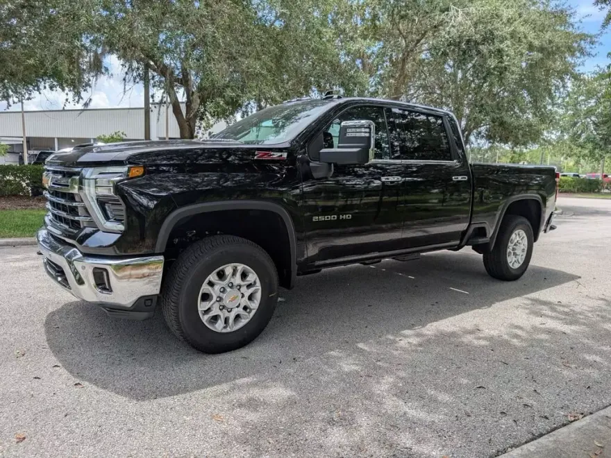 2025 Chevrolet Silverado 2500HD LTZ photo 1