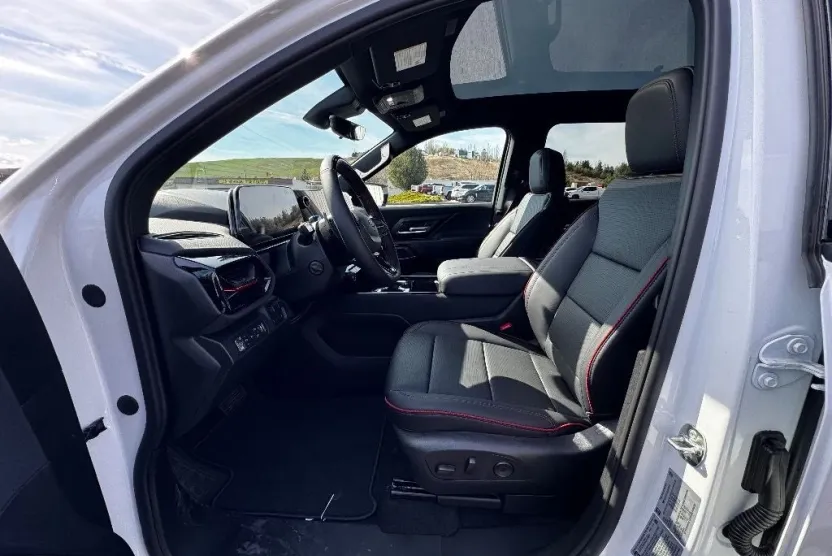 2025 Chevrolet Silverado EV RST photo 1