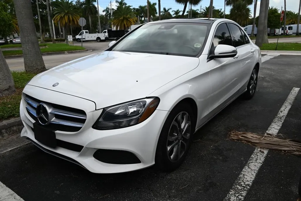 2017 Mercedes Benz C 300 photo 1