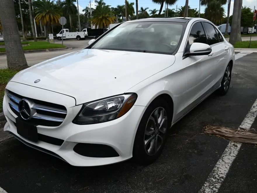 2017 Mercedes Benz C 300 photo 1