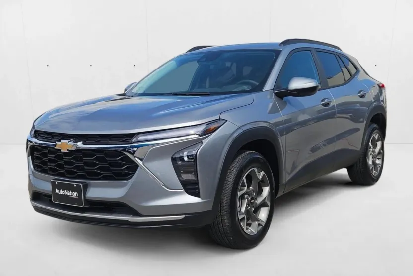 2025 Chevrolet Trax LT photo 1