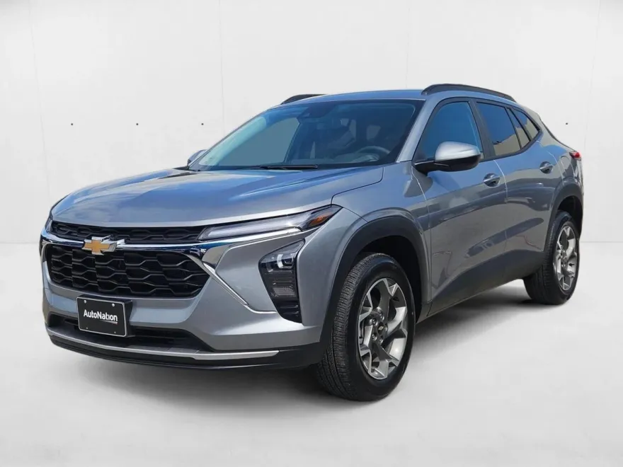 2025 Chevrolet Trax LT photo 1