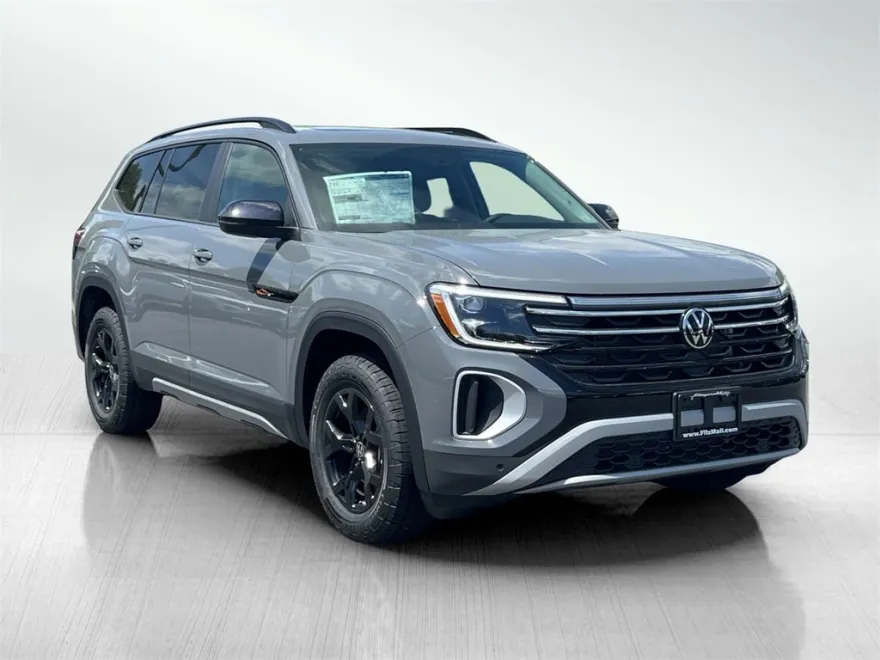 2025 Volkswagen Atlas Peak Edition SE photo 1