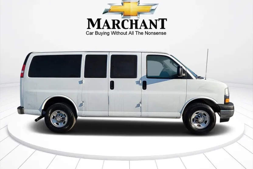 2020 Chevrolet Express 2500 LT Passenger Van photo 1