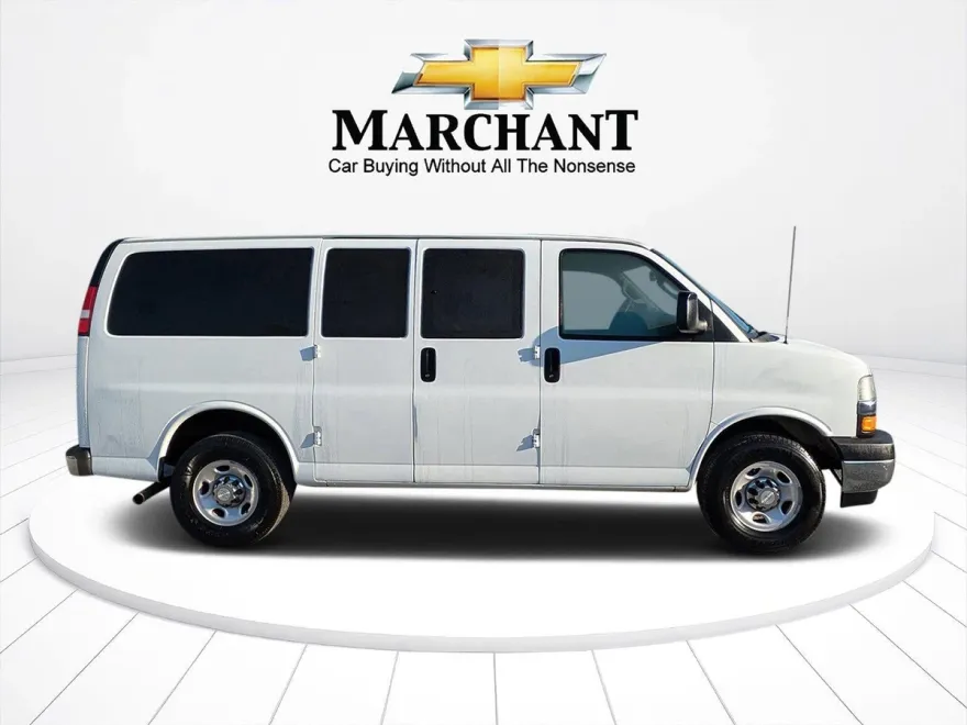 2020 Chevrolet Express 2500 LT Passenger Van photo 1