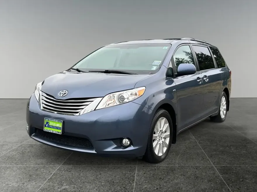 2017 Toyota Sienna XLE Premium photo 1