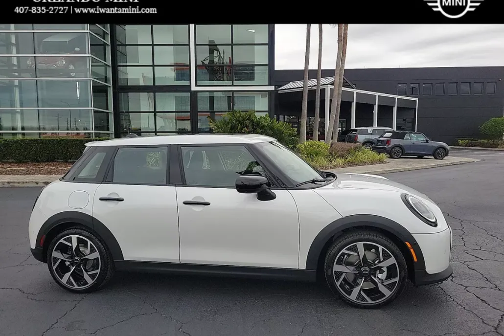2025 Mini Cooper 4 Door Hardtop Iconic photo 1