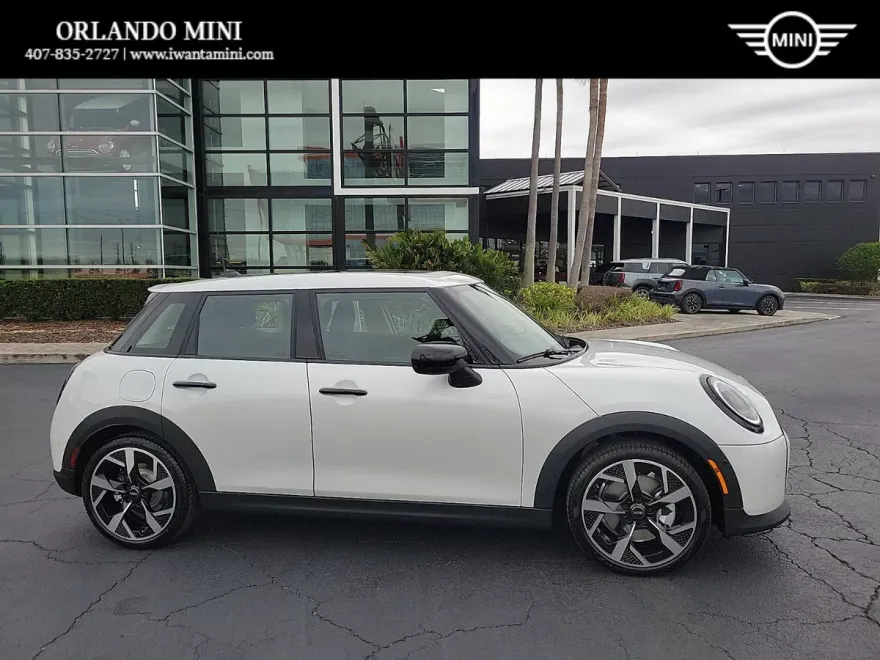 2025 Mini Cooper 4 Door Hardtop Iconic photo 1