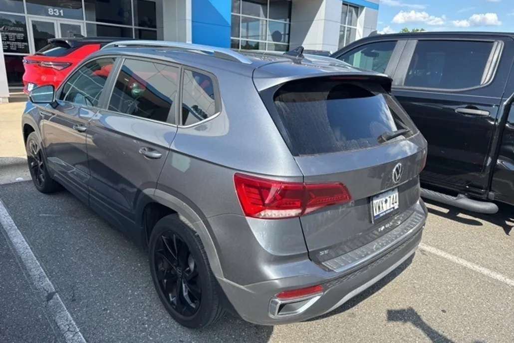 2022 Volkswagen Taos SE photo 1