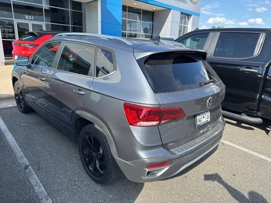 2022 Volkswagen Taos SE photo 1