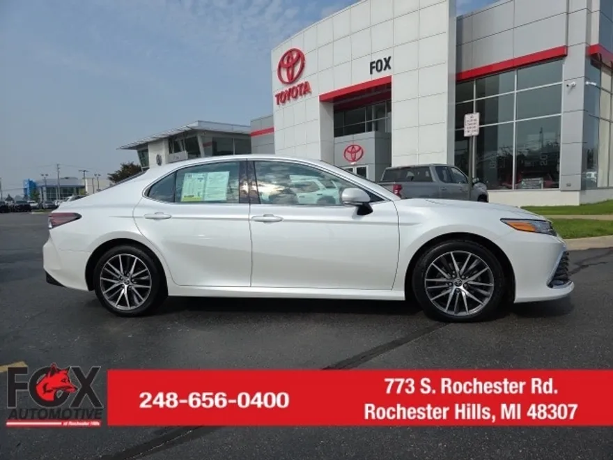 2023 Toyota Camry Hybrid XLE photo 1