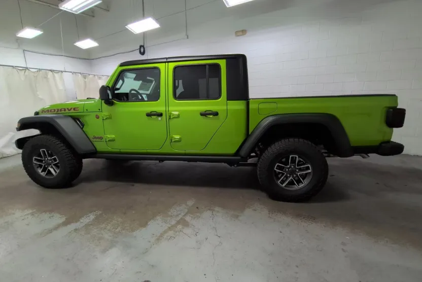 2025 Jeep Gladiator Mojave photo 1