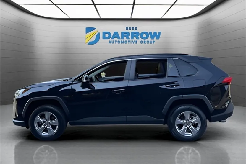 2023 Toyota RAV4 XLE photo 1